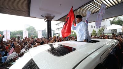 Prabowo’s Arrival in Bandung Welcomed with Percussion and Dance Parade