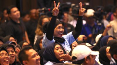 Prabowo Sangat Touched dengan Semangat Relawan Emak-Emak di Bandung yang Jabat Erat Tangannya