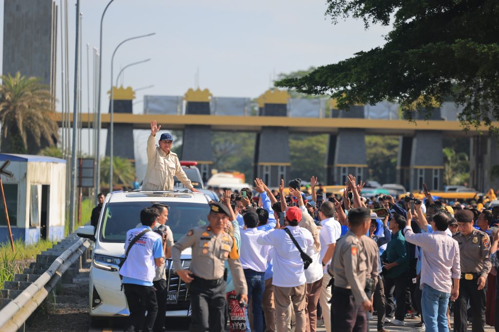 Pilih Calon Presiden yang Berpihak pada Rakyat dan Berada di Tengah, Tegaskan Prabowo