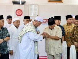 Prabowo Subianto Meminta Doa dari Habib Ali Kwitang untuk Keberhasilan Pekerjaannya di Masa Depan