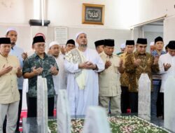 Prabowo Subianto Mengungkap Hubungan Kekerabatan Keluarga Saat Ziarah ke Makam Habib Ali Kwitang