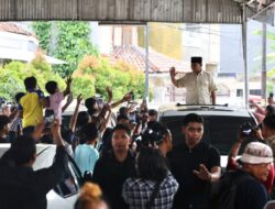 Prabowo Subianto Mengunjungi Makam Habib Ali Kwitang dan Disambut Oleh Ratusan Warga