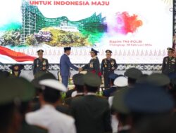 Presiden Jokowi Berikan Prabowo Penghargaan Jenderal Bintang 4