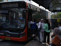 Pedoman Buka Puasa di KRL, MRT, dan TransJakarta