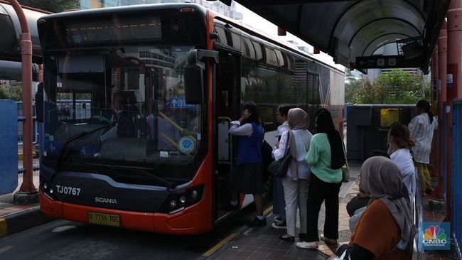 Pedoman Buka Puasa di KRL, MRT, dan TransJakarta