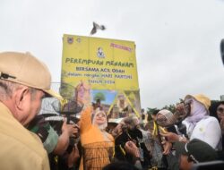 Gerakan “Perempuan Menanam Ribuan Pohon” Dipimpin Oleh Acil Odah untuk Memperingati Hari Kartini di Kalimantan Selatan