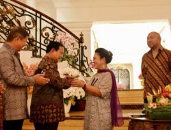 Prabowo Subianto joins in celebrating Titiek Soeharto’s 65th birthday