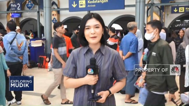 Stasiun Senen Masih Ramai Meski Puncak Arus Balik Sudah Berlalu