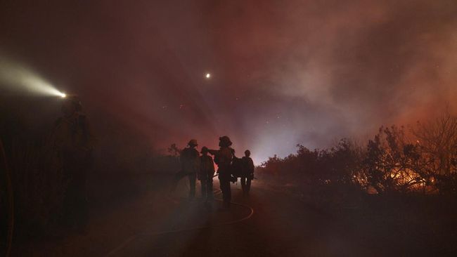 Langit AS Berwarna Merah, Ribuan Hektare Hutan California Terbakar