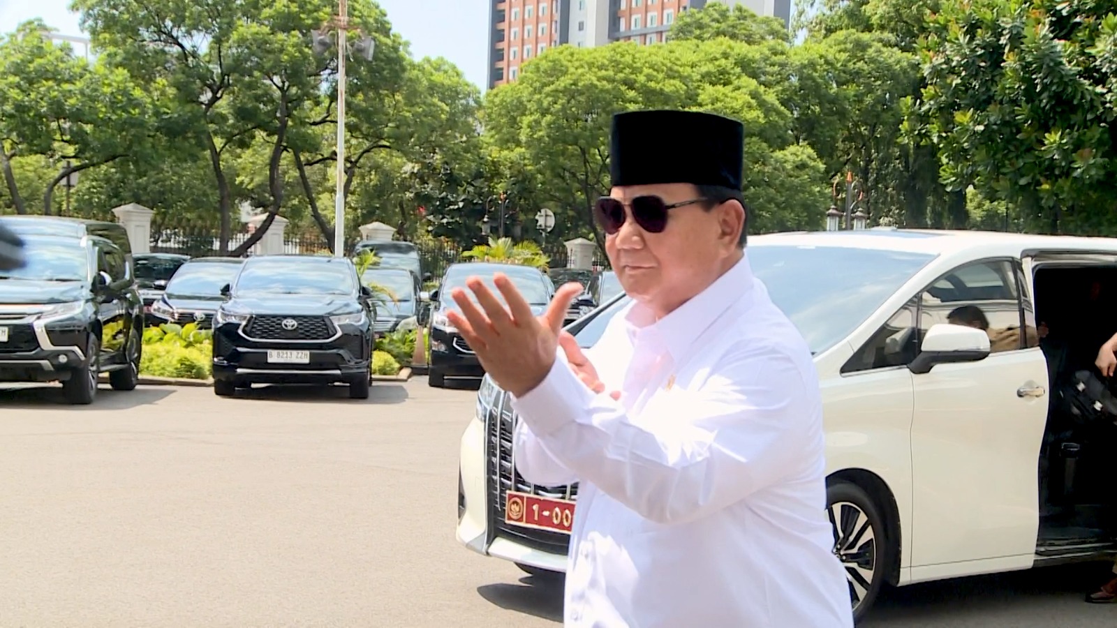 Prabowo Subianto Embarks on Light Jogging and Strikes a Silat Pose at the Presidential Palace to Regain Fitness After Leg Surgery