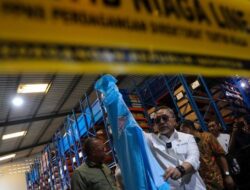 Zulhas-Satgas Digerebek, Temukan Gudang Barang Impor Ilegal di Jakarta Utara