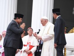 Prabowo Subianto Shares a Moment of Shaking Hands with Pope Francis: “Indonesia is Gifted with Diversity and Harmony”