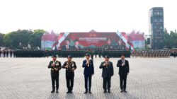 Jokowi and Prabowo Subianto Ride Together in Pindad Jeep to Review Troops at Presidential Inauguration Security Event