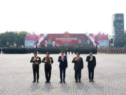 Jokowi and Prabowo Subianto Ride Together in Pindad Jeep to Review Troops at Presidential Inauguration Security Event