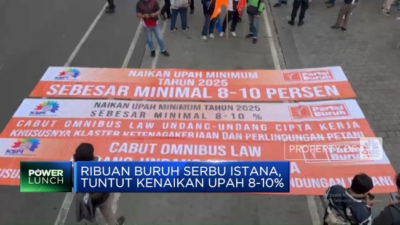 Ribuan Buruh Menyerbu Istana, Menuntut Kenaikan Gaji 8-10%