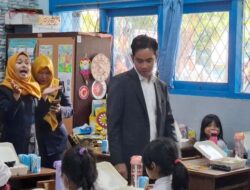 Gibran ‘Blusukan’ Langsung Uji Coba Makan Gratis Bersama Bak Jokowi